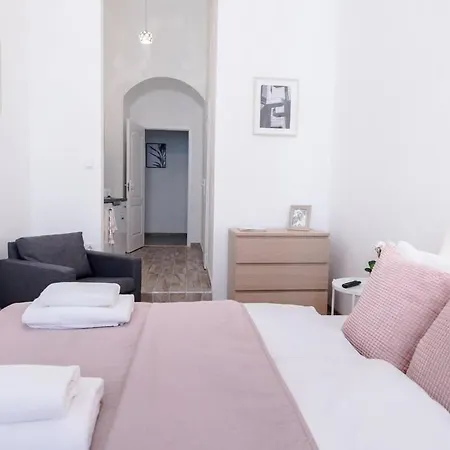 Brand New Studio With Aircon In The Center Budapest Exterior photo