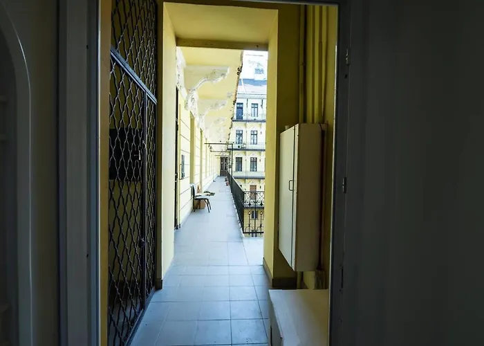 Brand New Studio With Aircon In The Center
